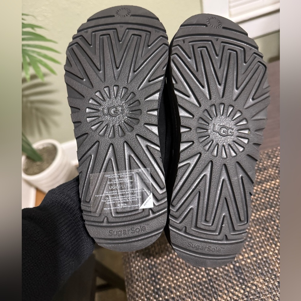 UGG Black Slippers with White Detailing - Picture 7 of 10